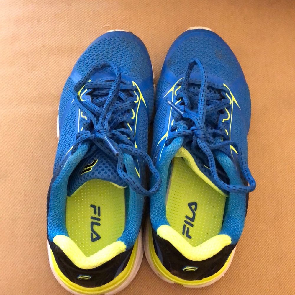 Boys size 1 Fila’s